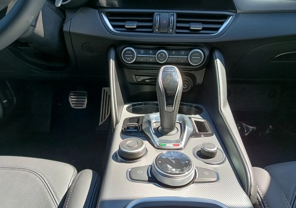 Alfa Romeo Giulia cena 234900 przebieg: 1, rok produkcji 2024 z Gdynia małe 211